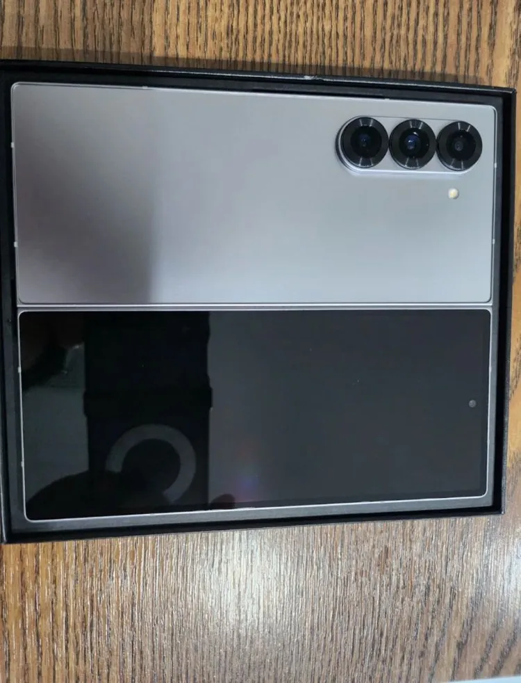 갤럭시 Z 폴드6 실버 256GB 풀박스 이미지