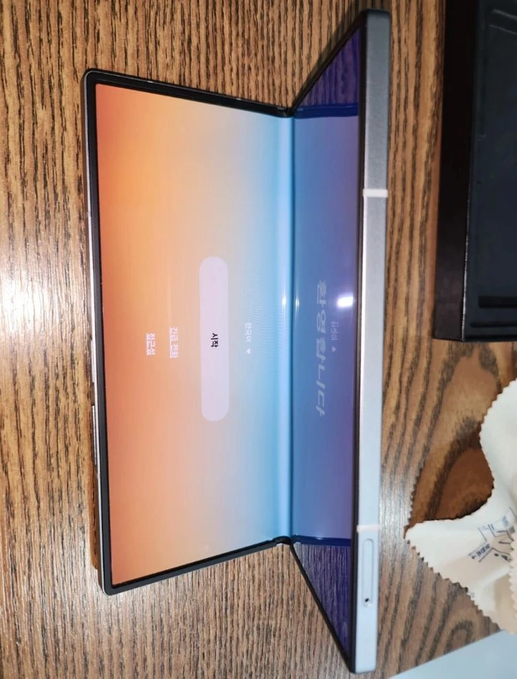 갤럭시 Z 폴드6 실버 256GB 풀박스 이미지