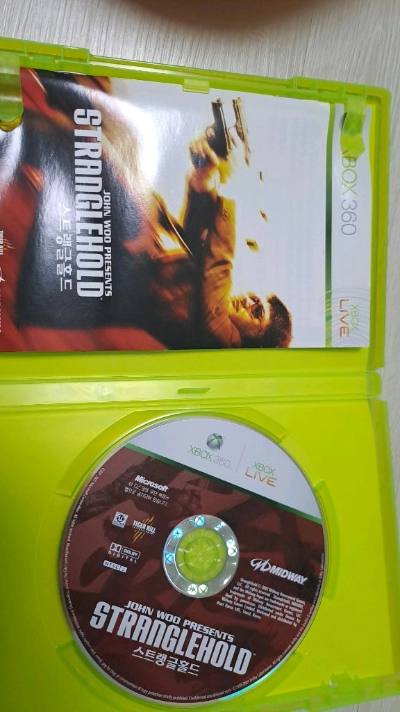 스트랭글 홀드 xbox360 이미지