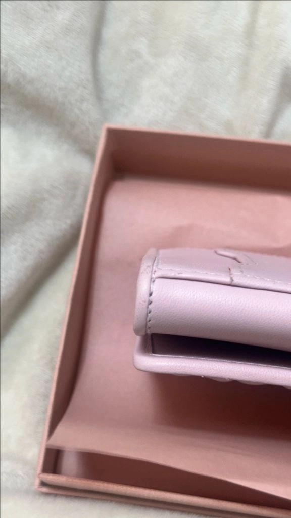miumiu 미우미우 마테라쎄 카드지갑 Alabastro 컬러 판매!! 이미지