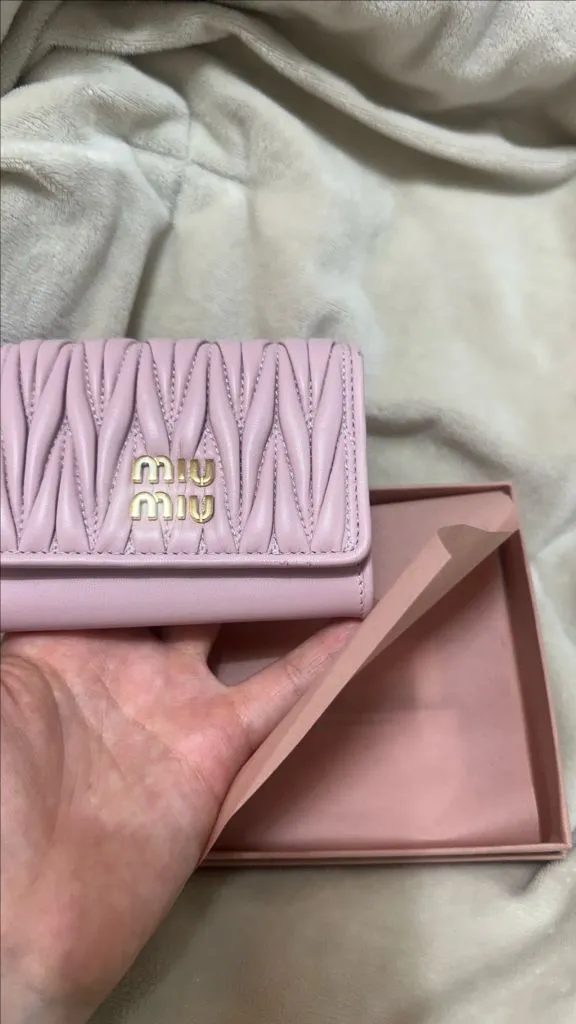 miumiu 미우미우 마테라쎄 카드지갑 Alabastro 컬러 판매!! 이미지