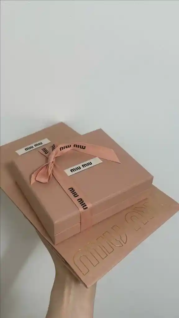miumiu 미우미우 마테라쎄 카드지갑 Alabastro 컬러 판매!! 이미지