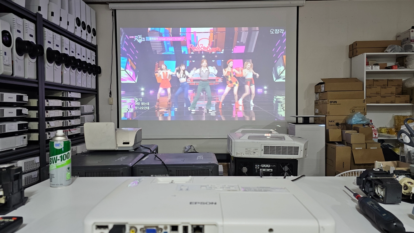 엡손 EB-1960 5000안시 XGA 중고빔프로젝터 이미지