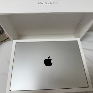 맥북 프로 m4 14인치 실버 2024년형 macbook pro 14 이미지