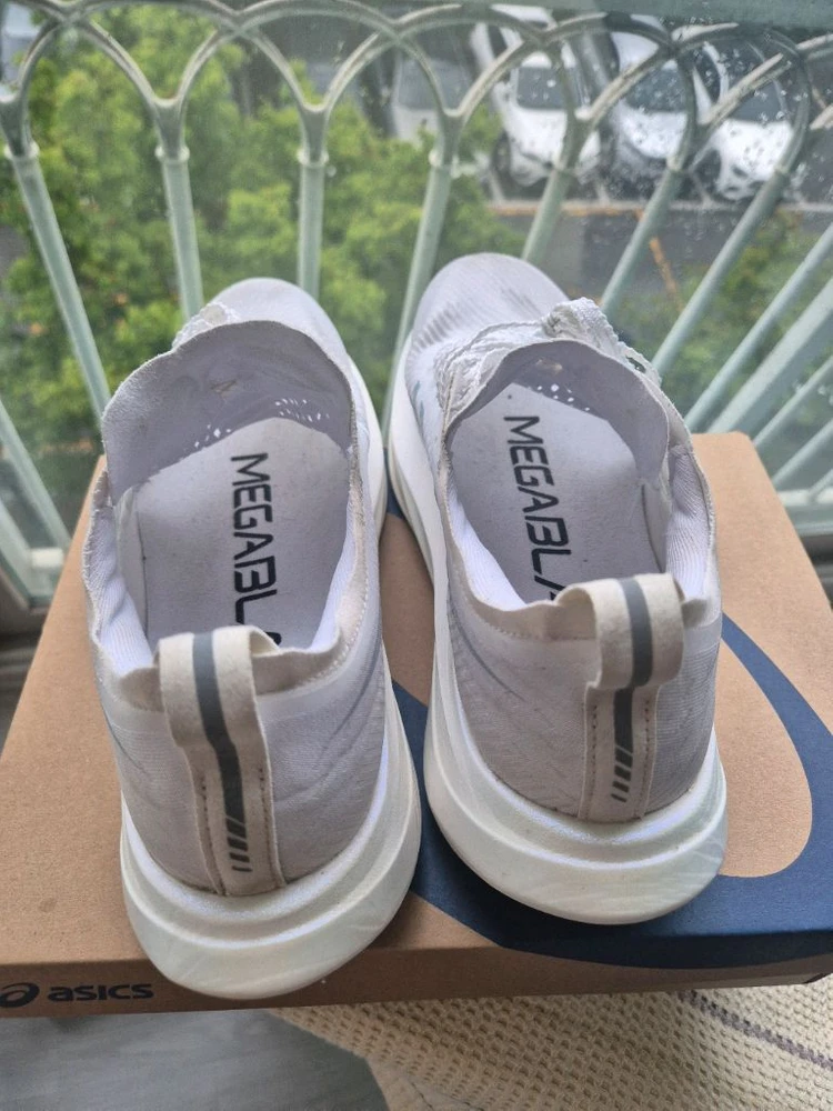 아식스 메가블라스트 250 이미지