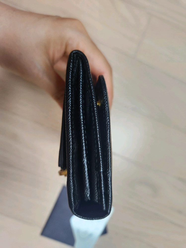프라다 사피아노 장지갑 거의새상품 이미지