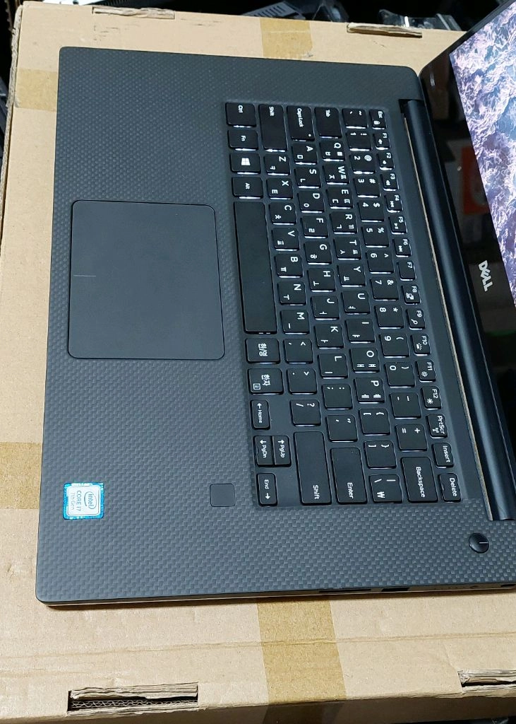 DELL XPS 15 9560 / 4K 터치스크린 이미지