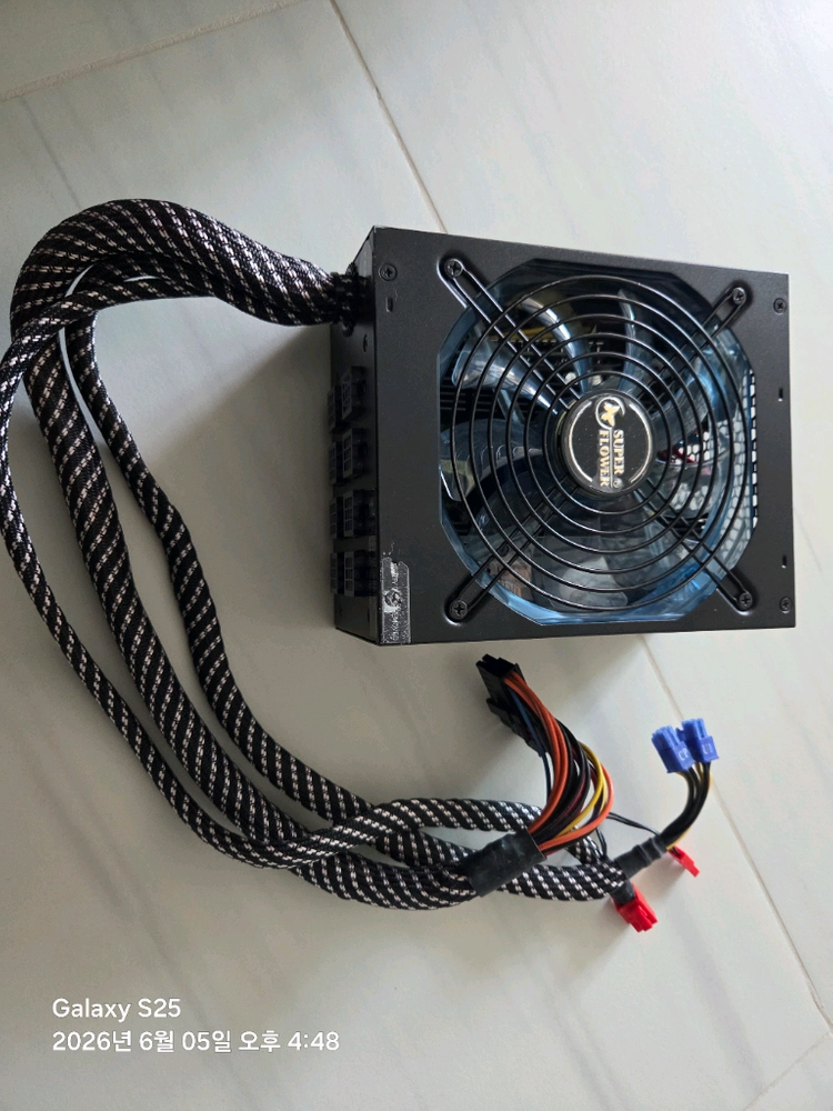 슈퍼플라워 700W 80플러스 골든그린 파워서플라이 이미지