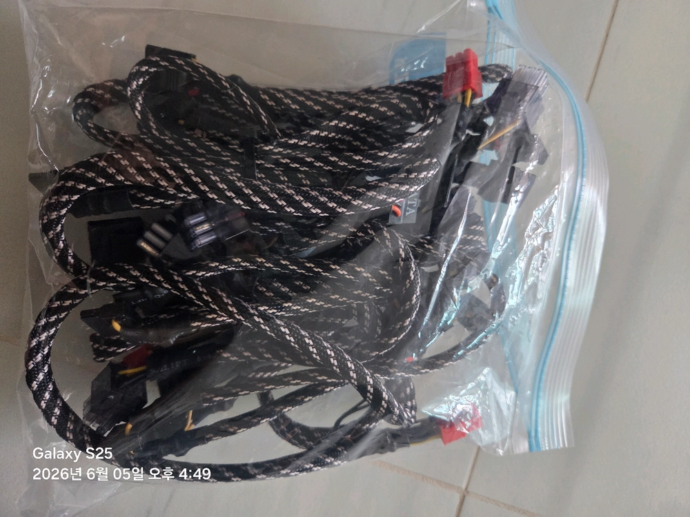 슈퍼플라워 700W 80플러스 골든그린 파워서플라이 이미지