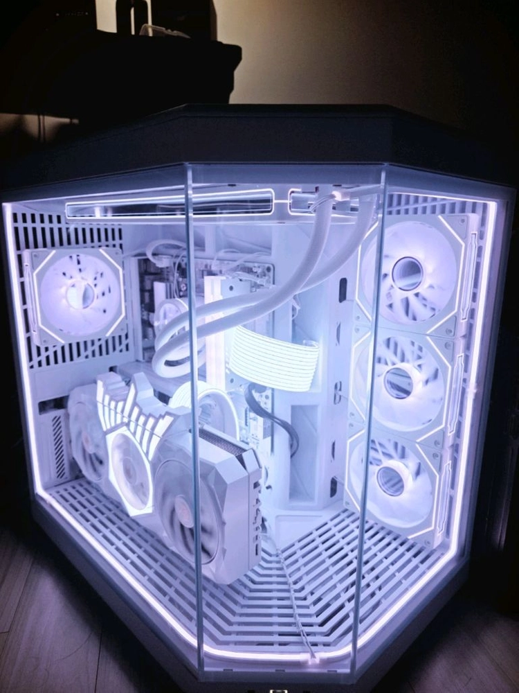 9800X3D RTX5070TI HOF Y70 새본체 급매 이미지