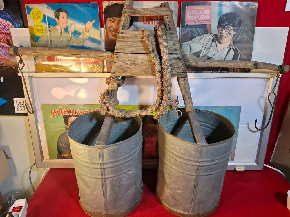 옛날 물동이 지게 이미지