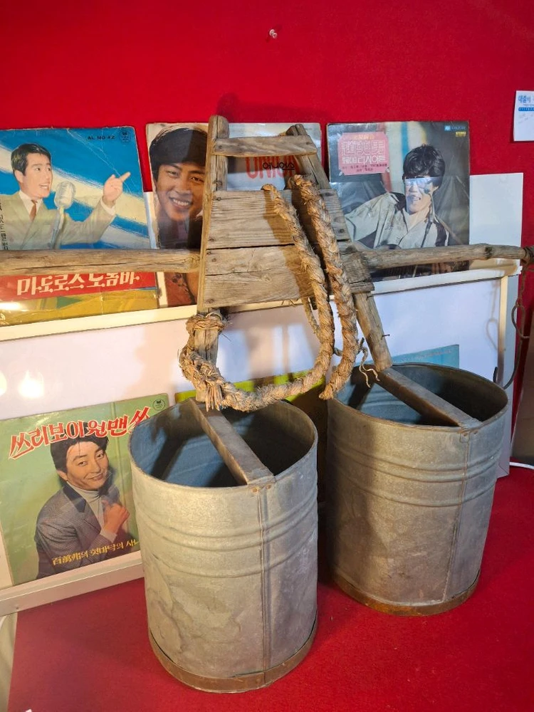 옛날 물동이 지게 이미지