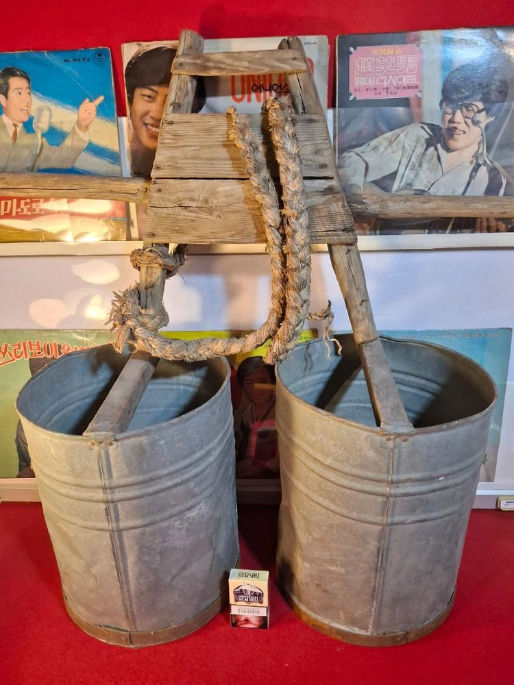 옛날 물동이 지게 이미지