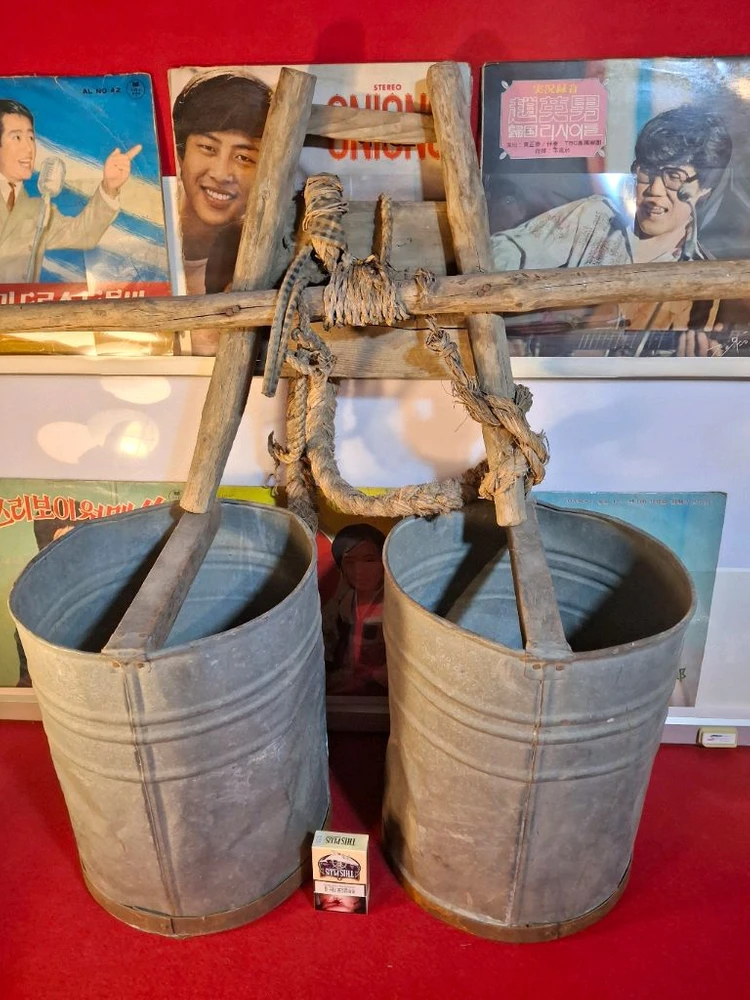 옛날 물동이 지게 이미지