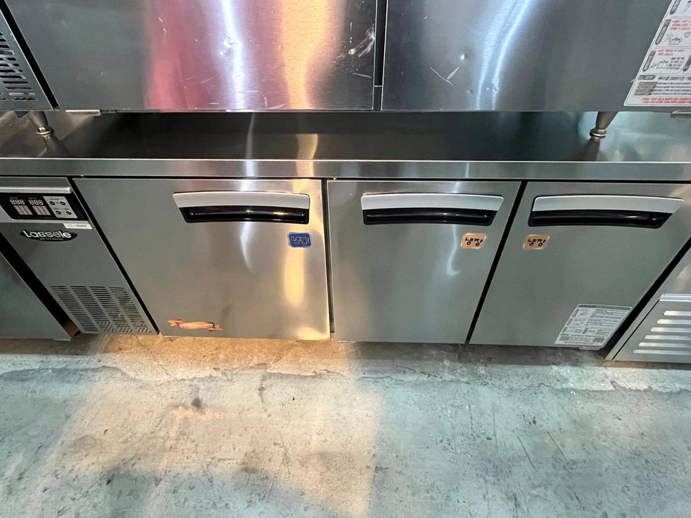 라셀르 간냉식 테이블냉장냉동고 1800 lt-1834rf 업소용 냉장고 냉동고 반반 중고 이미지