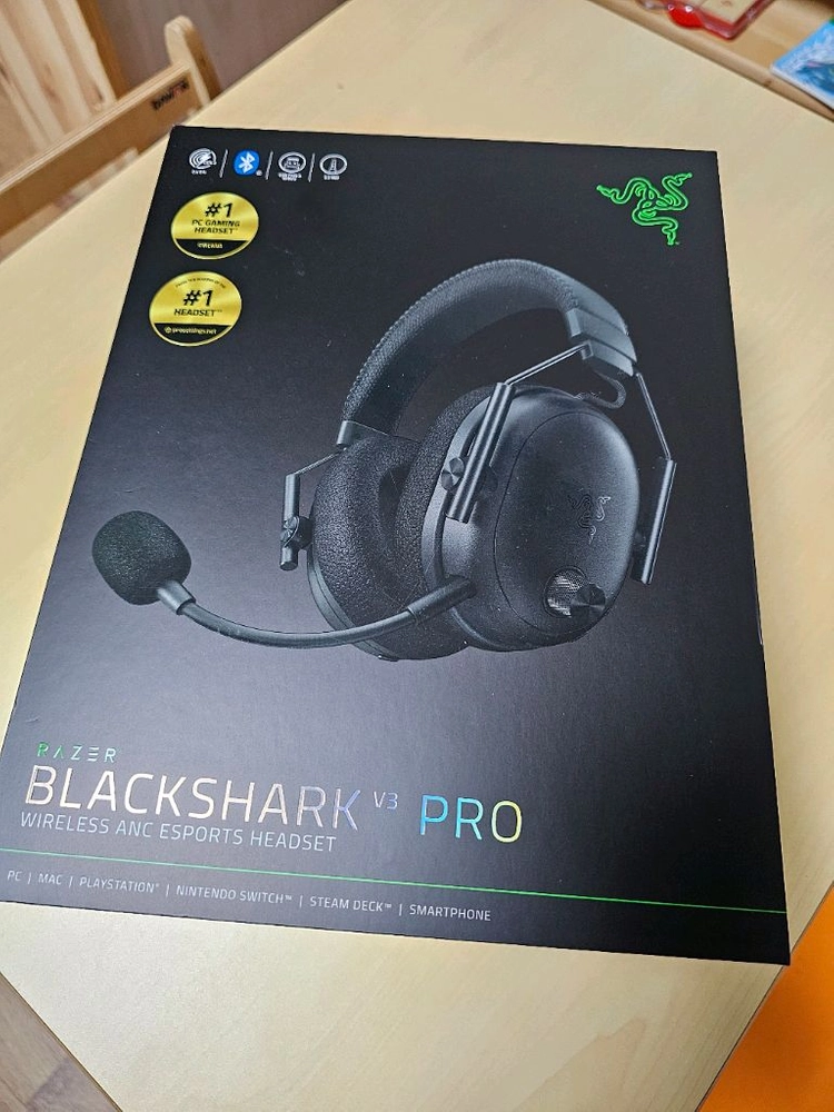 레이저 블랙샤크 v3 pro 헤드셋 풀박스 이미지