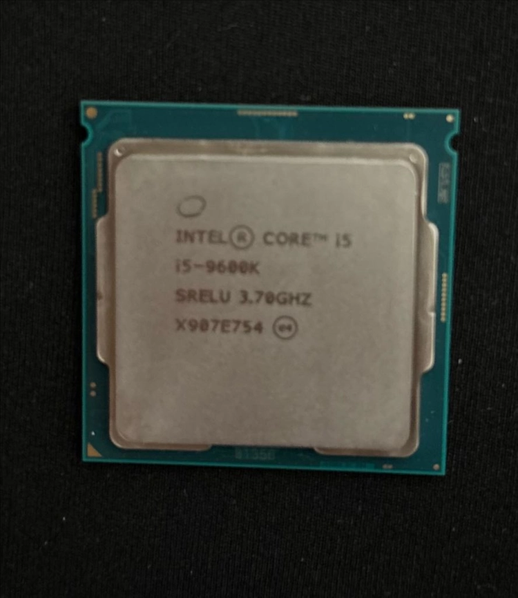 인텔 코어 i5-9600K CPU 이미지