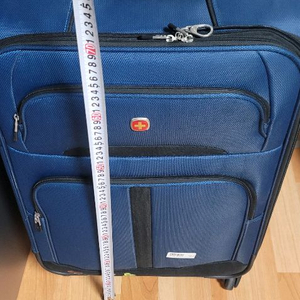 스위스기어(SwissGear) 확장형 여행용 캐리어본문:스위스기어 정품 캐리어 판매합니다.튼튼하고 수납력이 좋아 여 이미지