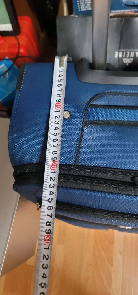 스위스기어(SwissGear) 확장형 여행용 캐리어본문:스위스기어 정품 캐리어 판매합니다.튼튼하고 수납력이 좋아 여 이미지