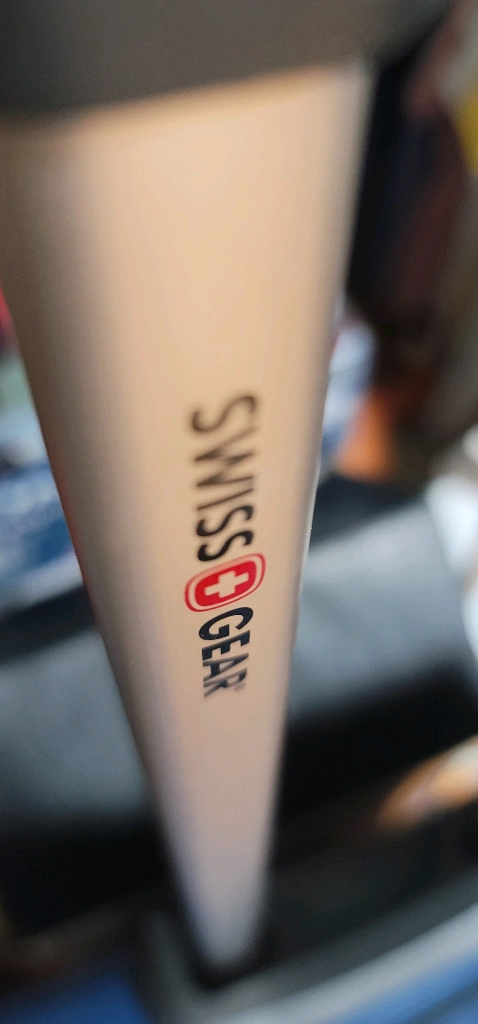 스위스기어(SwissGear) 확장형 여행용 캐리어본문:스위스기어 정품 캐리어 판매합니다.튼튼하고 수납력이 좋아 여 이미지