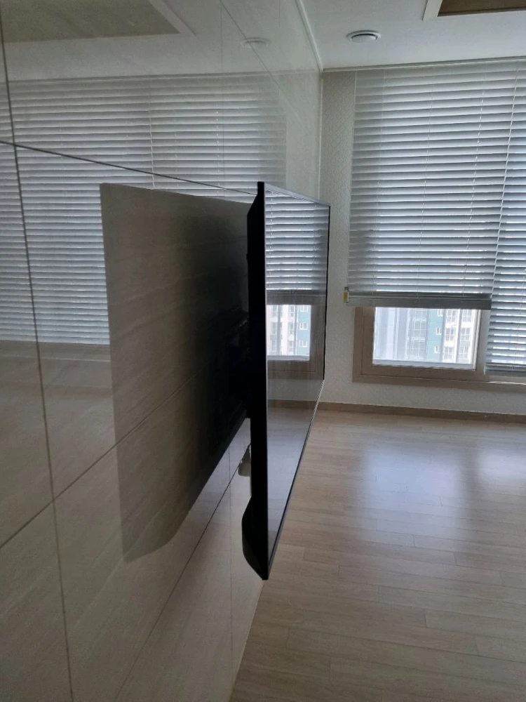 LG 65인치 TV 이미지