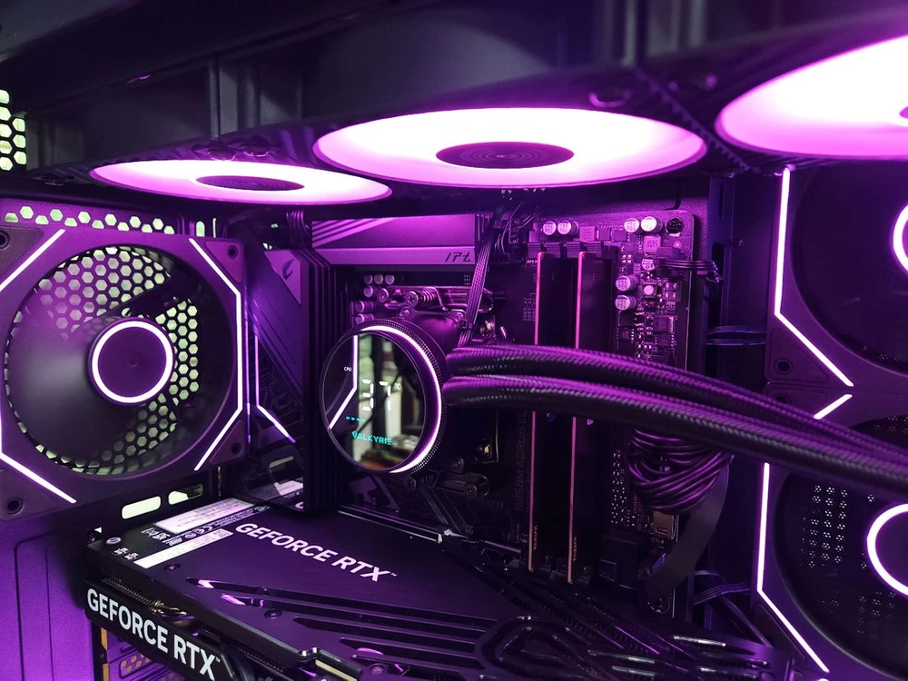 미사용 ) 9800X3D & RTX5070 게이밍 컴퓨터 PC 이미지