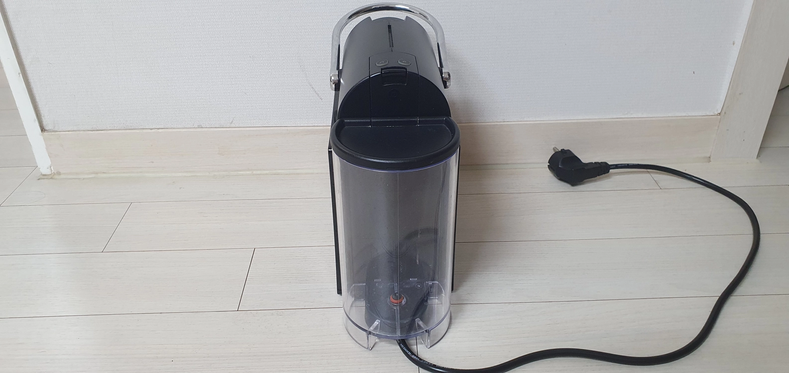 네스프레소 픽시클립 C60C 캡슐 커피머신 판매 이미지