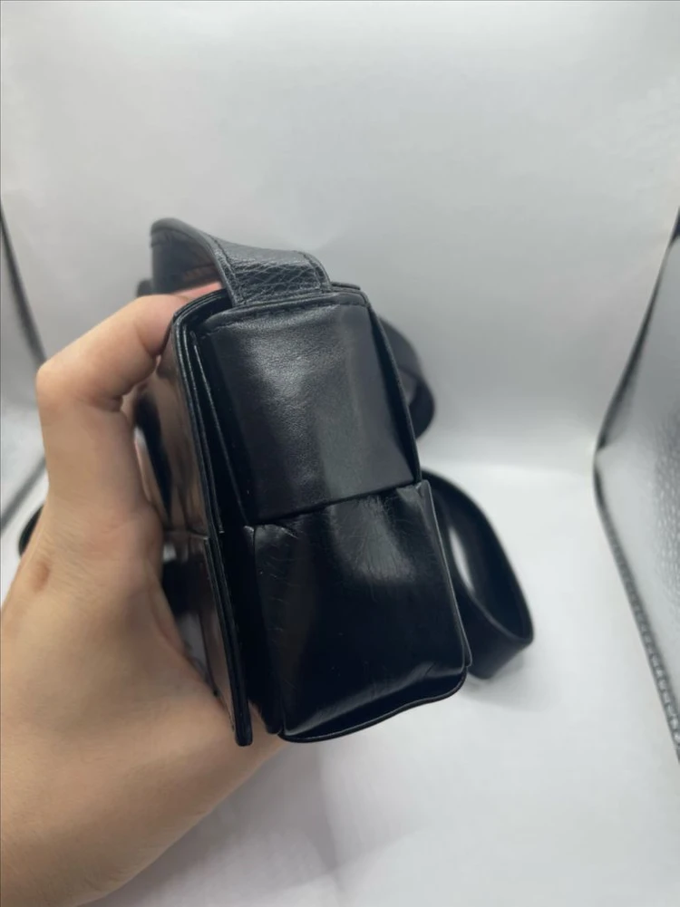 보테가베네타 블랙 카프스킨 빈티지레더 캔디 카세트백 이미지