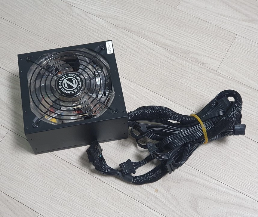잘만 ZM700-TX 700W 정격 PC 파워 이미지