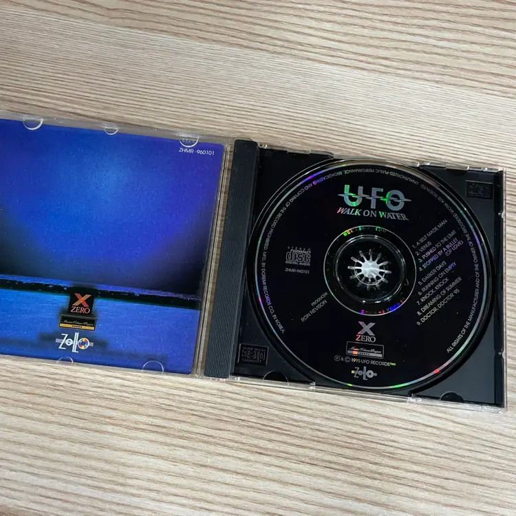 [중고음반/CD] 유에프오 UFO - Walk On Water 이미지