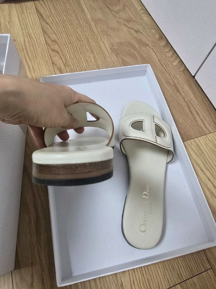 디올 디클럽뮬 디올 샌들 이미지