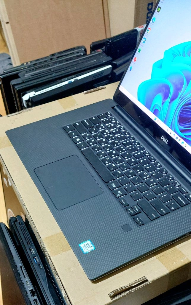 DELL XPS 15 9560 / 4K 터치스크린 이미지