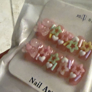 젤네일 장식 네일아트 이미지