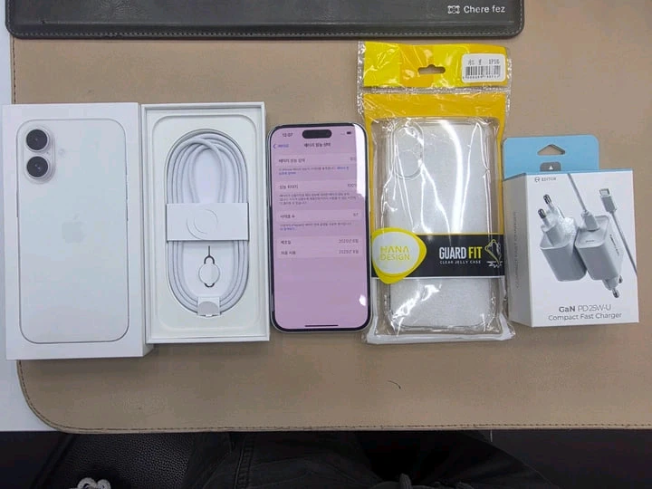 애플 아이폰 16 화이트 128GB 풀박스 이미지