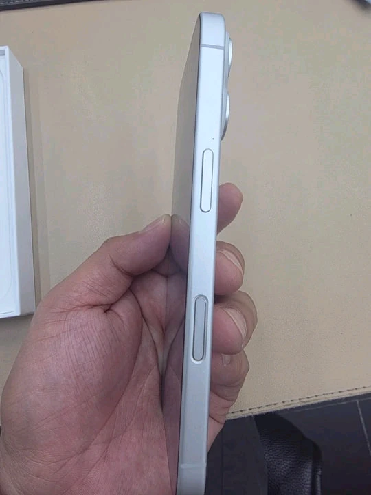 애플 아이폰 16 화이트 128GB 풀박스 이미지