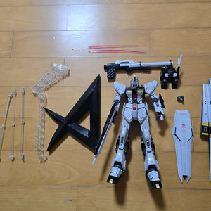 MG 1/100 뉴건담 Ver.ka 티타늄 피니쉬 건프라 프라모델 가조립 반다이 이미지