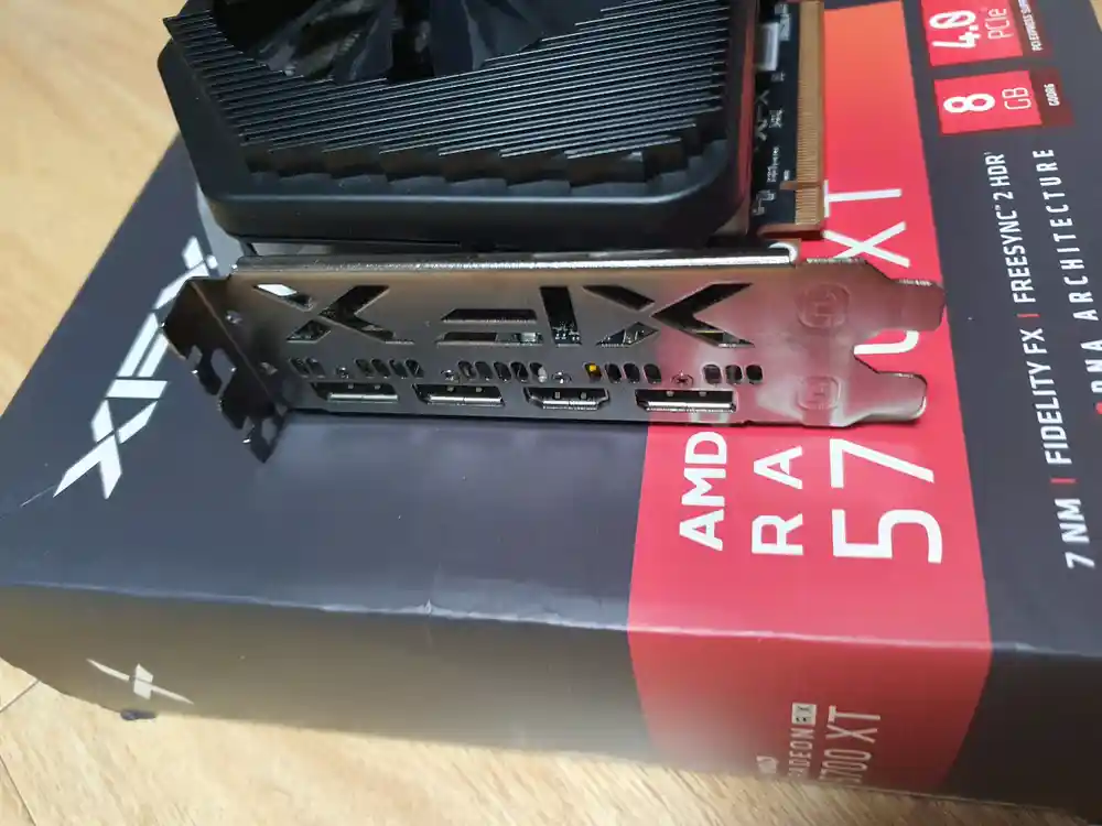 RX 5700 XT 그래픽카드 이미지
