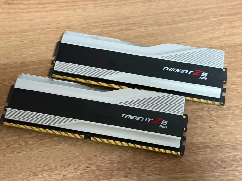 G.Skill Trident Z5 RGB DDR5-6000 CL36 16gb x2 실버 이미지
