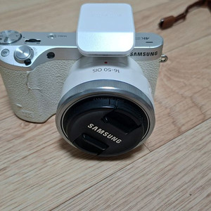 NX500 화이트 카메라 (플래시,정품가죽스트랩포함) 이미지