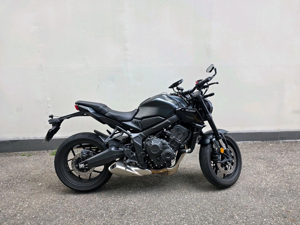 애지중지하던 혼다 블랙에디션 23년식 CB650R 판매합니다! - 안심되는 중고거래