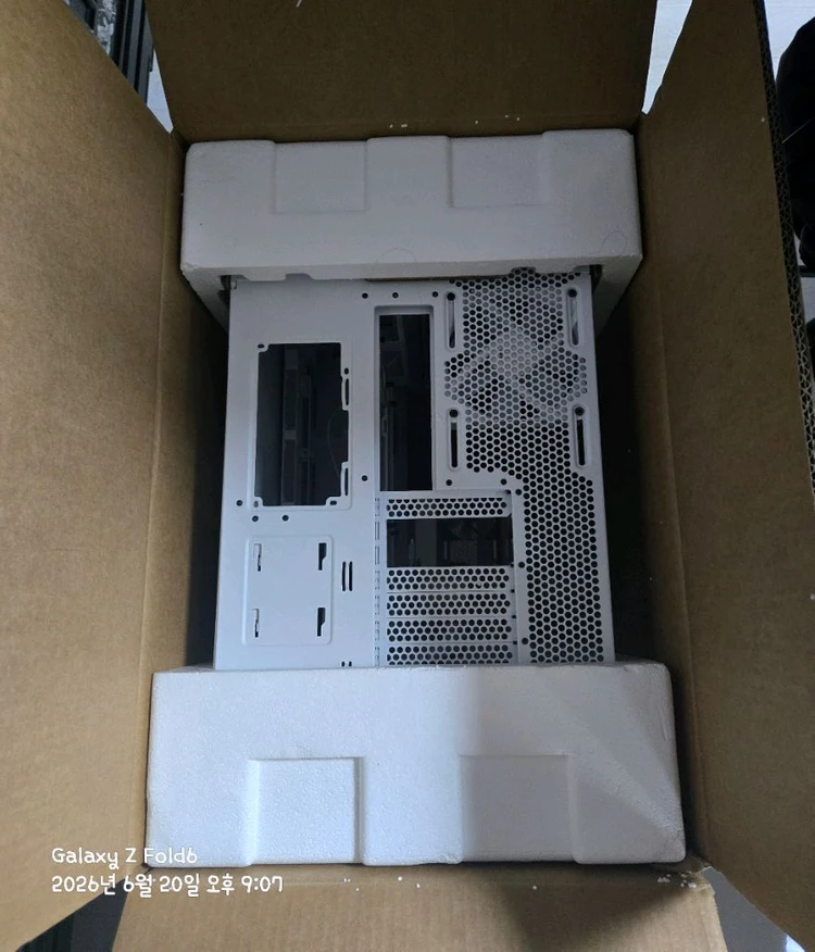 NZXT H9 Flow RGB+ V2 화이트 케이스 판매합니다. 이미지