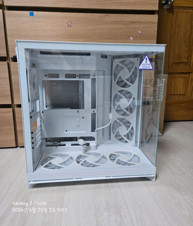 NZXT H9 Flow RGB+ V2 화이트 케이스 판매합니다. 이미지