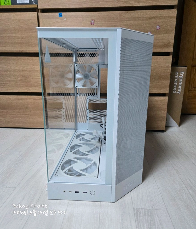 NZXT H9 Flow RGB+ V2 화이트 케이스 판매합니다. 이미지