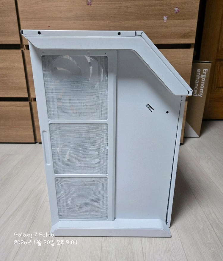 NZXT H9 Flow RGB+ V2 화이트 케이스 판매합니다. 이미지