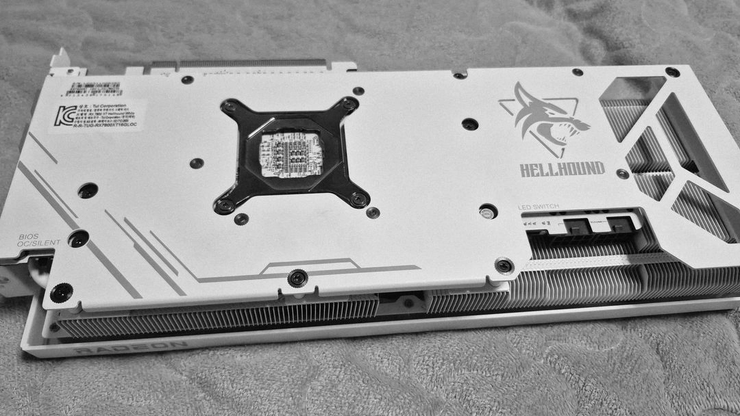 PowerColor Radeon RX 7800 XT Hellhound 화이트 7800xt 이미지