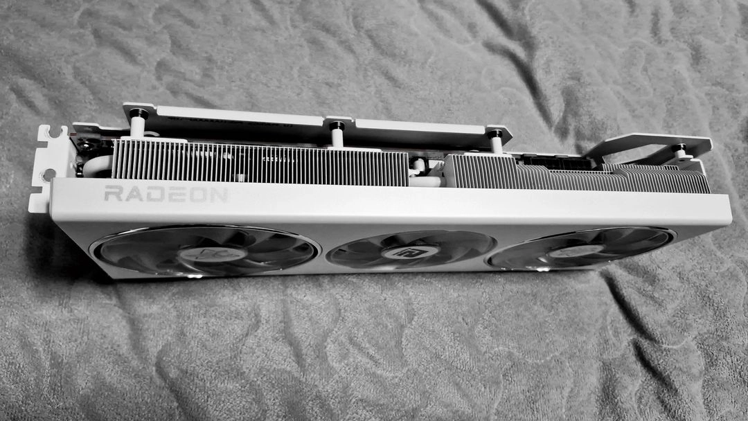 PowerColor Radeon RX 7800 XT Hellhound 화이트 7800xt 이미지