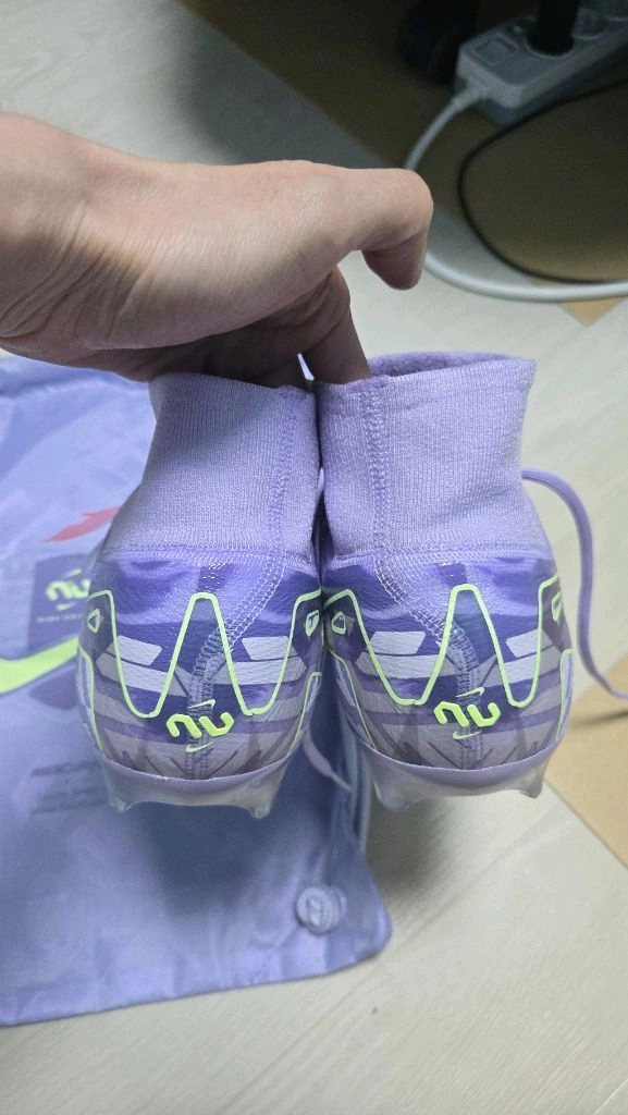 나이키 머큐리얼 줌 슈퍼플라이10 엘리트 FG NU1 300mm 판매합니다 축구화 이미지