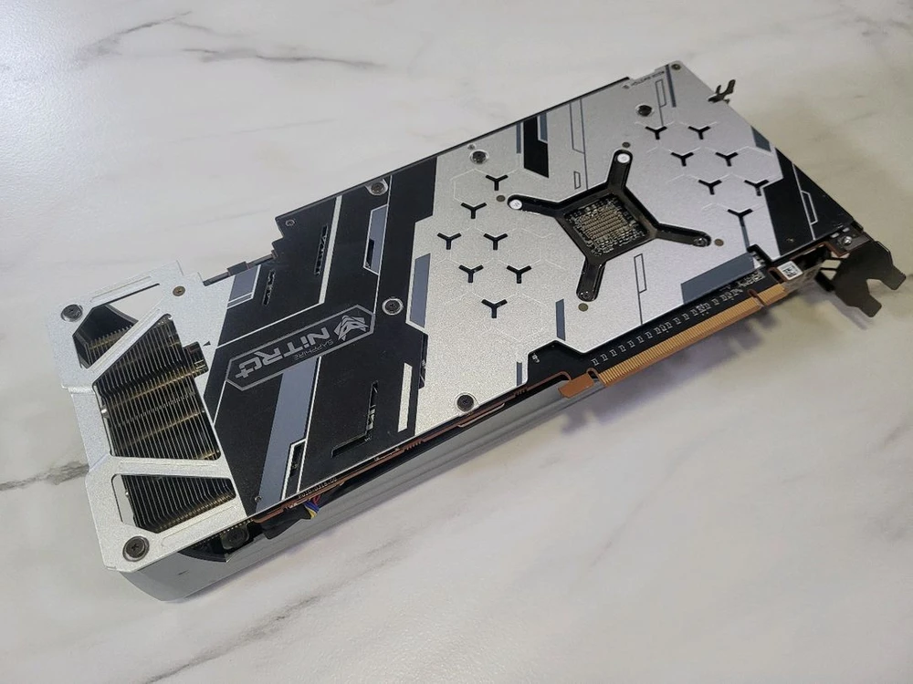 AMD 라데온 니트로+ RX5700XT OC 8G 그래픽카드 이미지