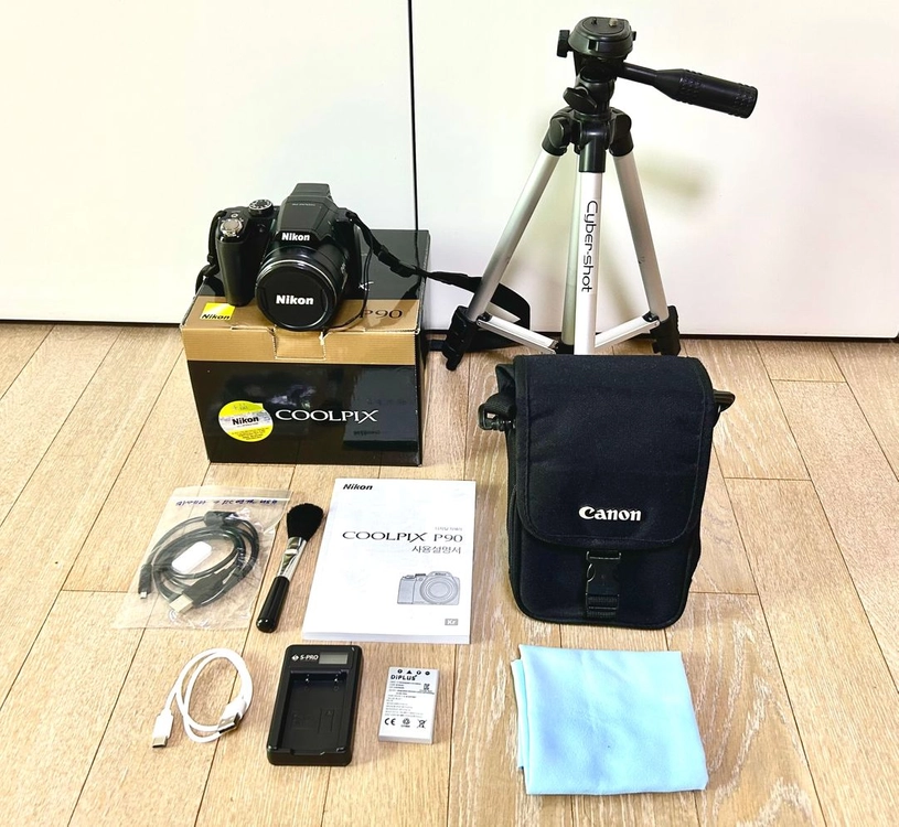 니콘망원렌즈 카메라/ COOLPIX P90 디지탈 / 새 배터리 2개 / 새 충전기 / 캐논 정품케이스 이미지