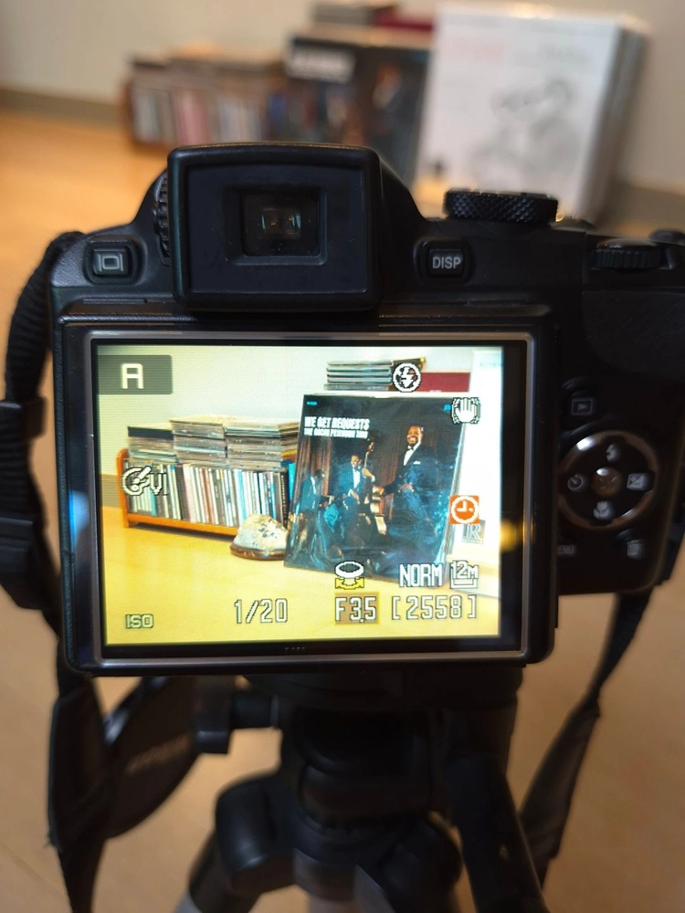 니콘망원렌즈 카메라/ COOLPIX P90 디지탈 / 새 배터리 2개 / 새 충전기 / 캐논 정품케이스 이미지
